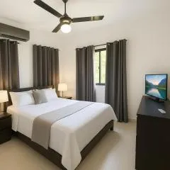 Modern 2BR Apartment 3 Min from Airport with Free Parking