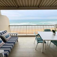 24 Bronze Beach - Stunning seaviews & beach access - 2BR Umhlanga