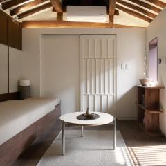 Luxury Hanok Stay Elegance