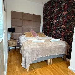 Stylish 1BR Apartment with Balcony Quick City Access