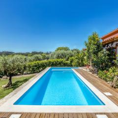 Carcavelos Villa with Pool