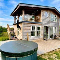 Unique Hot-tub Chalet with Balcony Views