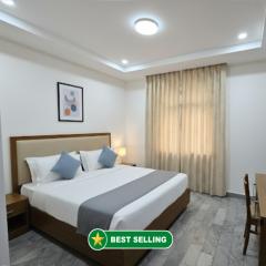 V - PREMIUM R - GH - Varanasi - Free Wi-Fi & Parking - Near The Holy Kashi Vishwanath Temple!
