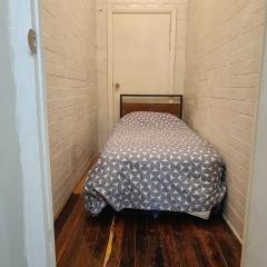 Tiny Single Room in Earlwood House - EW7
