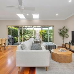 2 min from beach! Glenelg Gem 4BR, BBQ, Patio