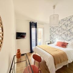 M094 Marquer Joli studio avec balcon