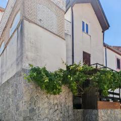 Stunning Apartment In Tkon With House Sea View