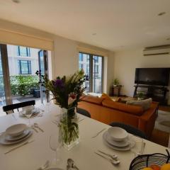 Spacious 3-bed 3-Bath Luxury apartment with balcony Hyde Park