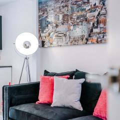 Minutes to the Coop Live Arena & Etihad Stadium - Free Parking w EV Charger