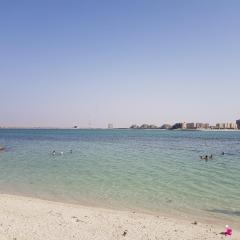 Dominique jacuzzi cielo mar