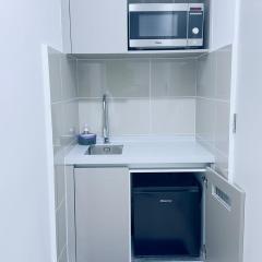 Couple home Netflix free parking A45 08St Trion KL
