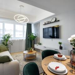 City - Center 1BR with Private Balcony