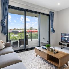 2 Bedroom Apartment Balcony Close to All Hotspots