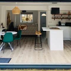 2 bedroom cottage in Bromley suitable for 4 people