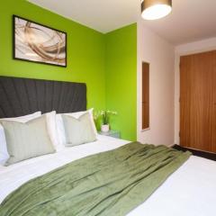 Elegant City Retreat Contemporary 2BR 2BA Netflix Included