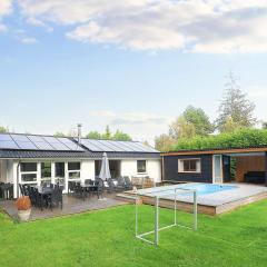 10 person holiday home in Væggerløse