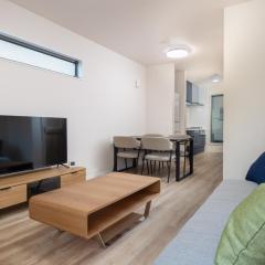 Bridge Stay Midoribashi - Spacious Stay in Higashinari, Easy Access for Osaka Sightseeing, Brand-New Opening in Higashi-Imazato Area, Sleeps up to 10 Guests