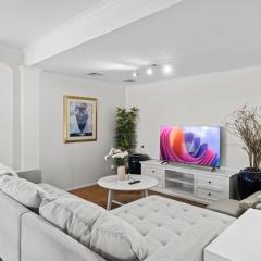 Sunny Stay 4BR with Pool in Prime Location