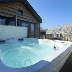 The Tummel Lodge with Hot Tub in Crieff