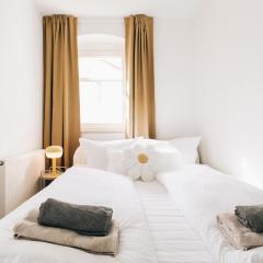Creekside Colors - Playful Apartment