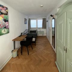 Private Zimmer mit eigener Küche und in Rheinnähe