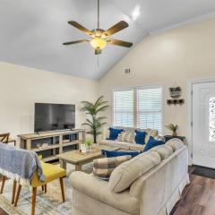 Great Downtown 4BR with 8 Beds and Foosball Fun