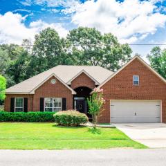 Cozy Retreat with Patio, Big Kitchen and Fishing Nearby