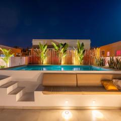 NEW Designer Villa Heated Pool & Sunset Rooftop Airconditioning