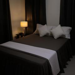 Modern 3 Bedroom Penthouse Apartment with Free Parking