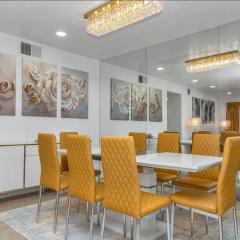 Bright and Stylish Downtown Condo 4 Beds, 2BR and 2BA