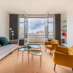 Elegant Paris Apartment on Avenue Montaigne
