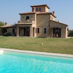 Holiday Home near Lago di Chiusi with Pool