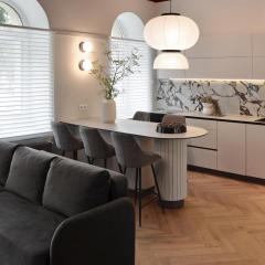 Violet Lux Apartment