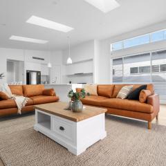 Stunning Seymour - 3 Bed 2 Bath - Amazing Location