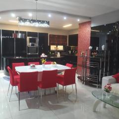 Modern, stylish & comfortable 3 bedroom apartment with jacuzzi, aquarium and private yard with barbeque
