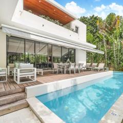 Modern Villa heated Pool gated Island