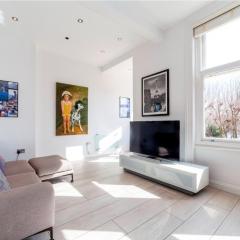 Elegant 2-Bedroom Flat Near London Bridge - Perfect Location with Easy City Access