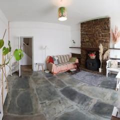 Charming three bedroom house with a walled garden