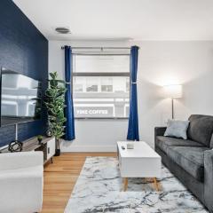 Cozy King Suite with Parking, Workspace, and in central location