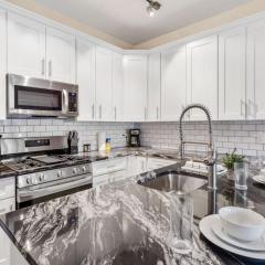 Upscale Shadyside Double King Suite, Private entrance with front porch