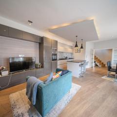 Agar Villa 2BR Home with Garden & Hot Tub