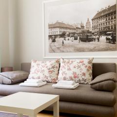 Cozy Downtown Studio