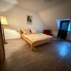 Gemütliches Buchen Zimmer mit Gemeinschaftsbad