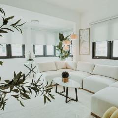 Elegant Home with KingBed Private Patio Ensuites