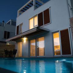 TI Amo Holiday House - Heated Pool