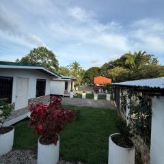 Casa Zafiro 2 bdr beach house AC WIFI BBQ
