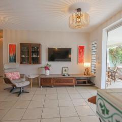 La Papaye Jaune plage et commerces à pieds