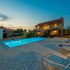 Holiday Home in Lisicic with Pool