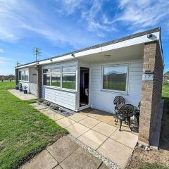 Stunning Chalet In The Charming Seaside Village Of Scratby, Norfolk Ref 51017S