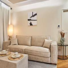 Superb air-conditioned flat on the Champs Elysées